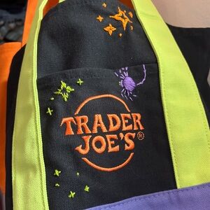 hand-embroidered ltd edition trader joe's halloween tote bag 🎃😈🍏